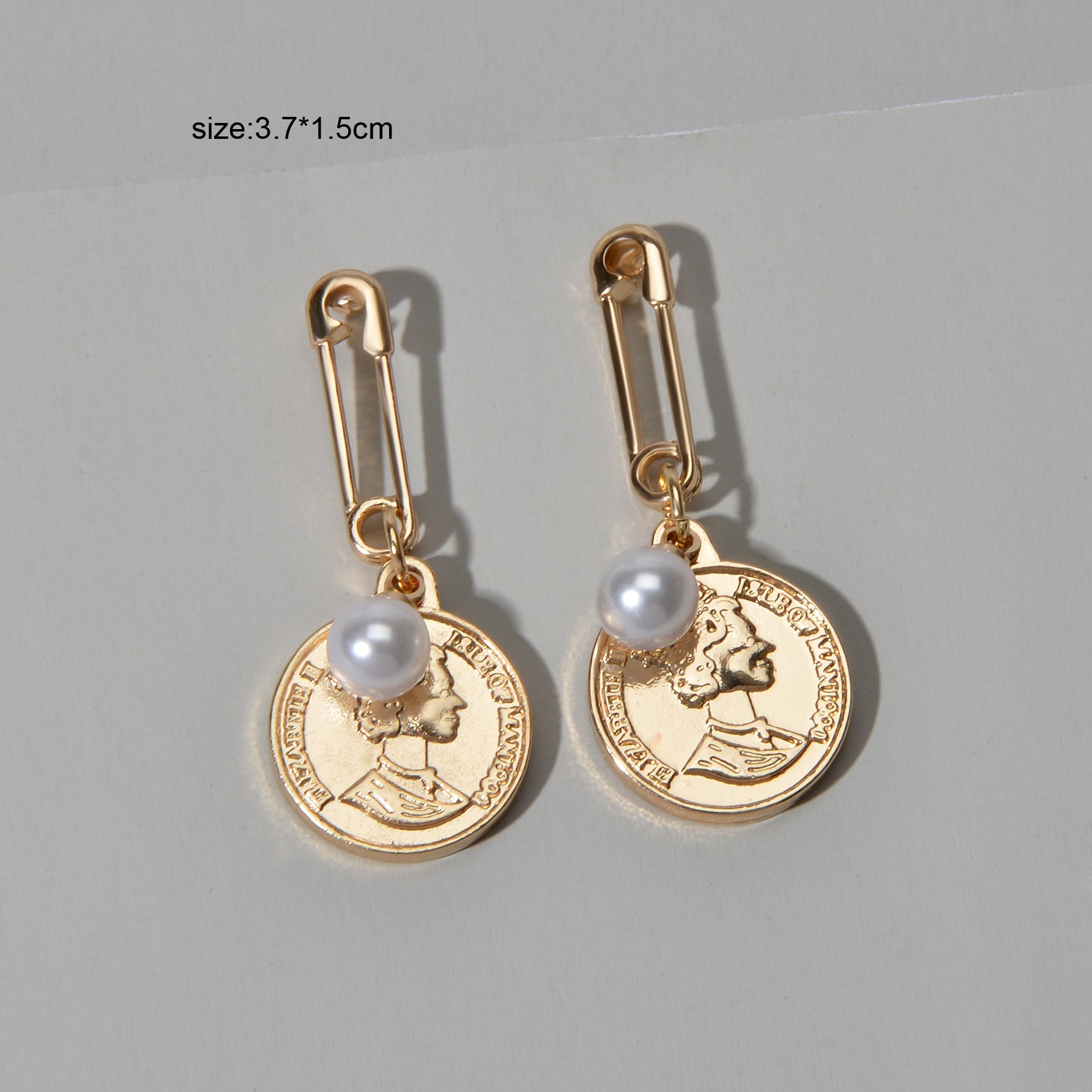 Classics Designer Jewellery Pearl Pin Shape Portrait Cion Charm Dangle Earrings