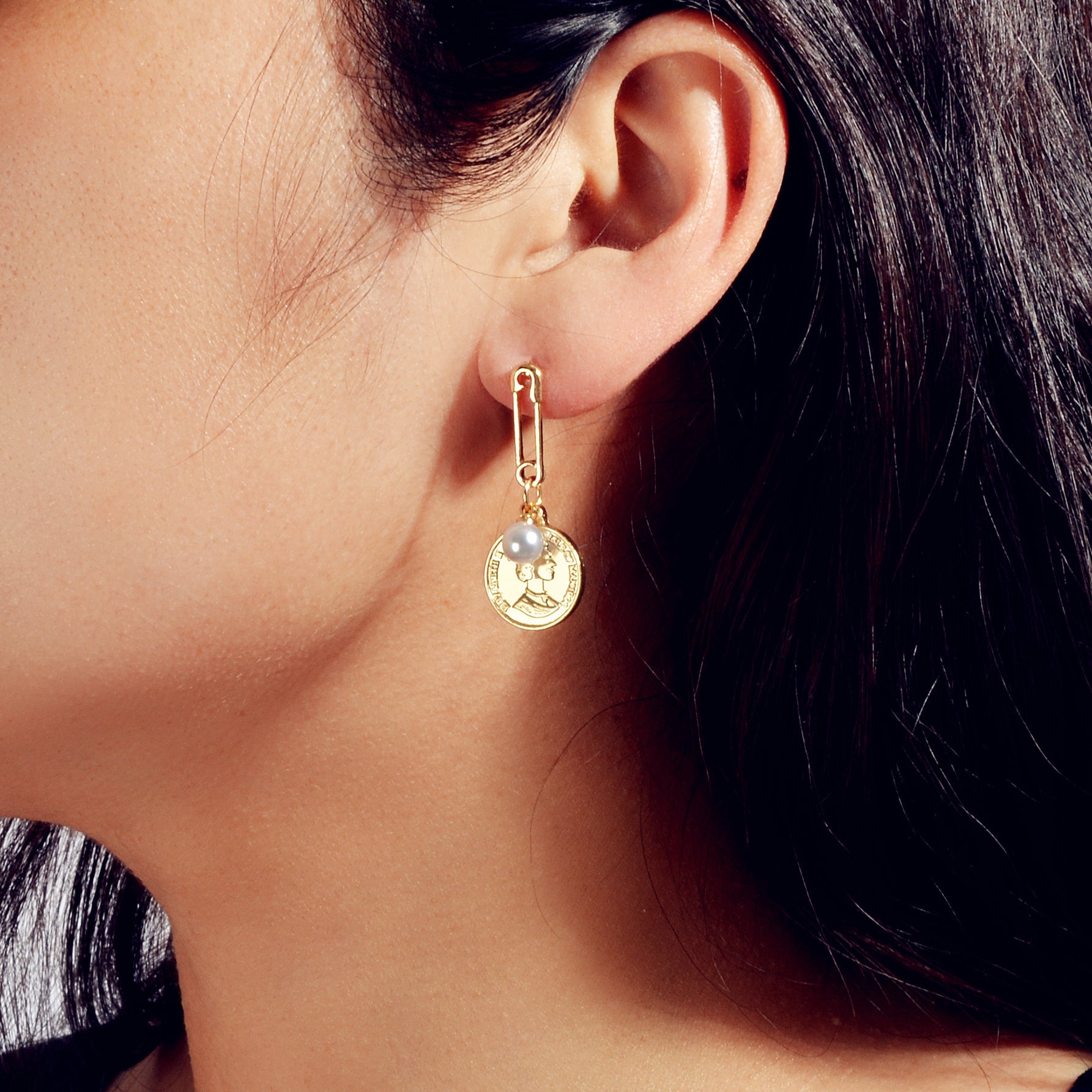 Classics Designer Jewellery Pearl Pin Shape Portrait Cion Charm Dangle Earrings